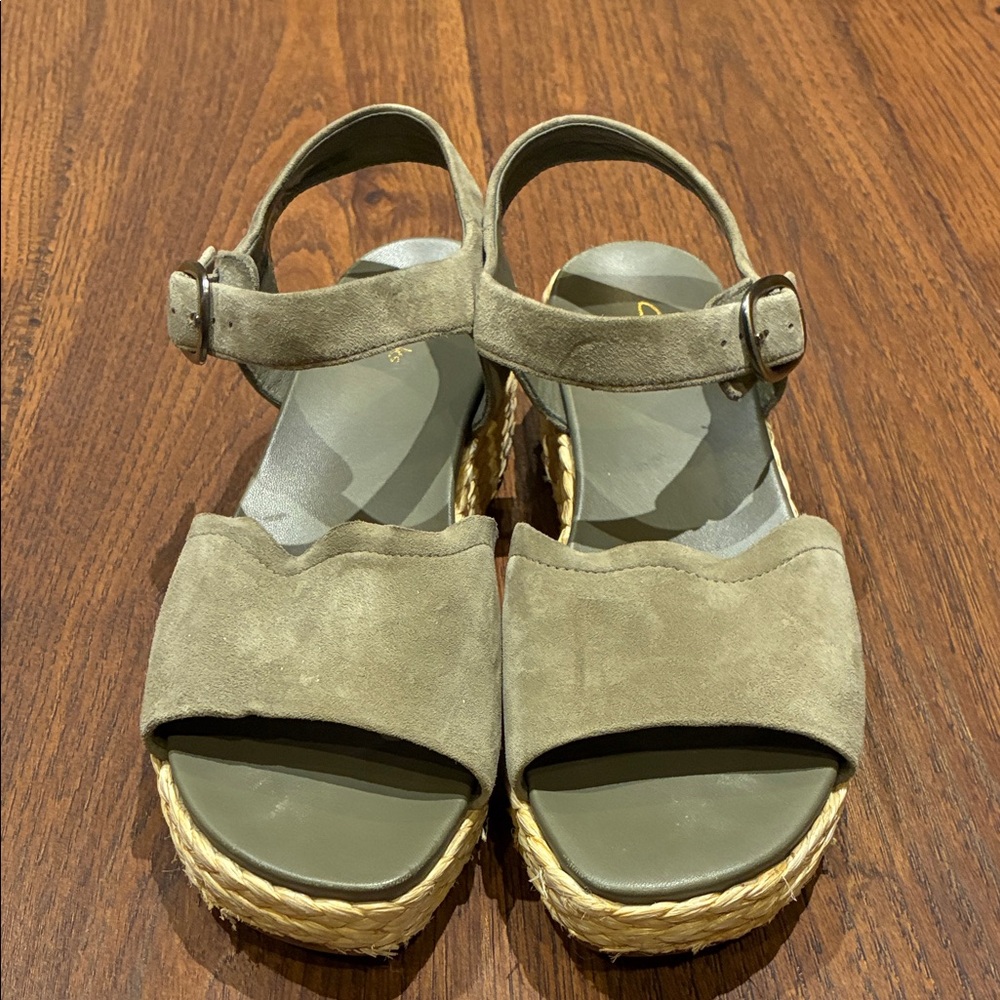 Cloudsteppers by Clarks Olive Espadrille Sandals